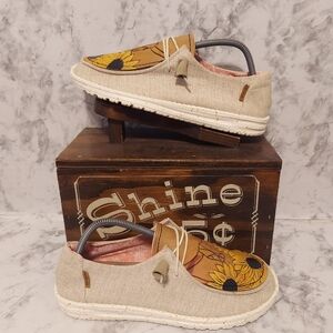 Pre-owned Custom Hey Dude Wendy